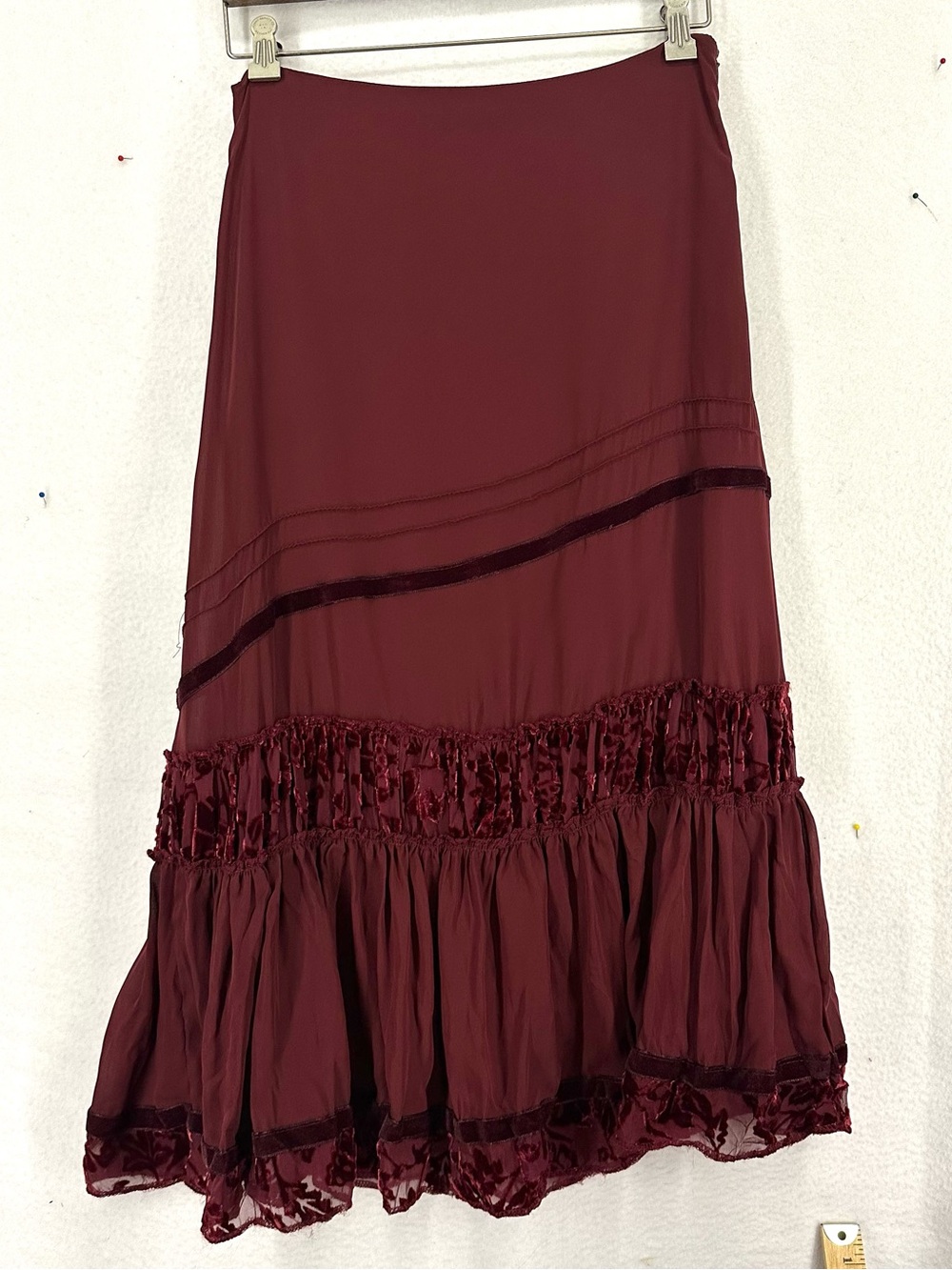 Sharagano Paris Womenโs Small Burgundy Velvet Trim Ruffle Maxi Skirt Y2K